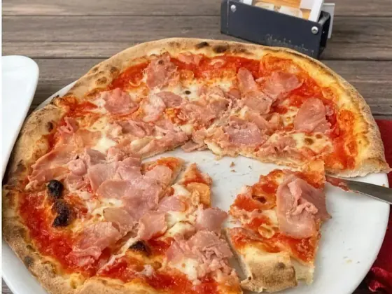 Pizza mit Schinken